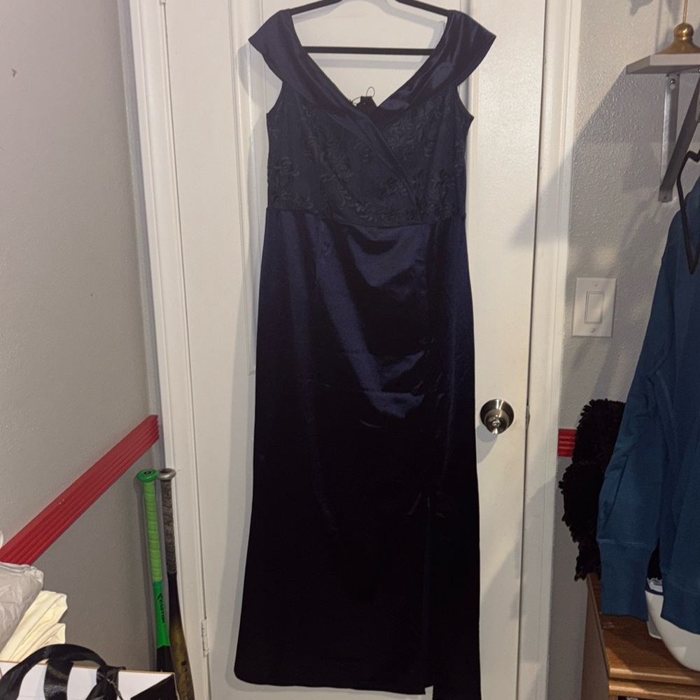 New with tags long dress women’s size 3 XL